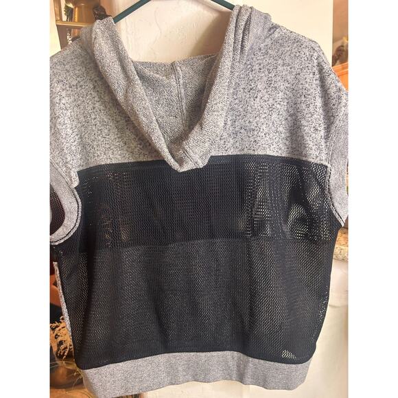 Lorna Jane Women's Grey/Black Mesh Short Sleeve Pullover XSmall 0-4 BOGO - Picture 11 of 11